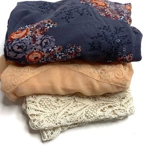 EUC Women’s Boho Top Bundle Size Small